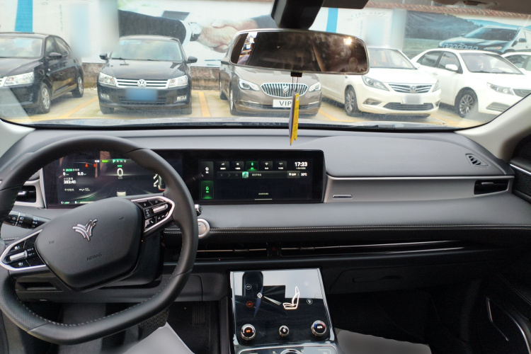 哪吒汽车 哪吒U 2021款 Pro 400 行业定制版中控内饰12