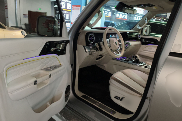 超境汽车 共创坦克300 2021款 2.0T 赛博坦克中控内饰7003