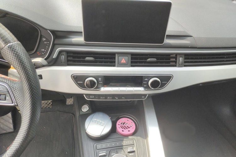 奥迪A4L 2019款 40 TFSI 时尚型 国VI局部细节9002