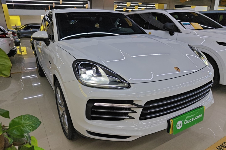 保时捷 Cayenne新能源 2021款 Cayenne E-Hybrid 2.0T车身外观3