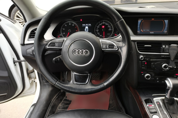 奥迪A4L 2016款 35 TFSI 自动舒适型中控内饰13