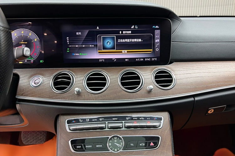 奔驰E级 2019款 E 350 L 4MATIC中控内饰7004
