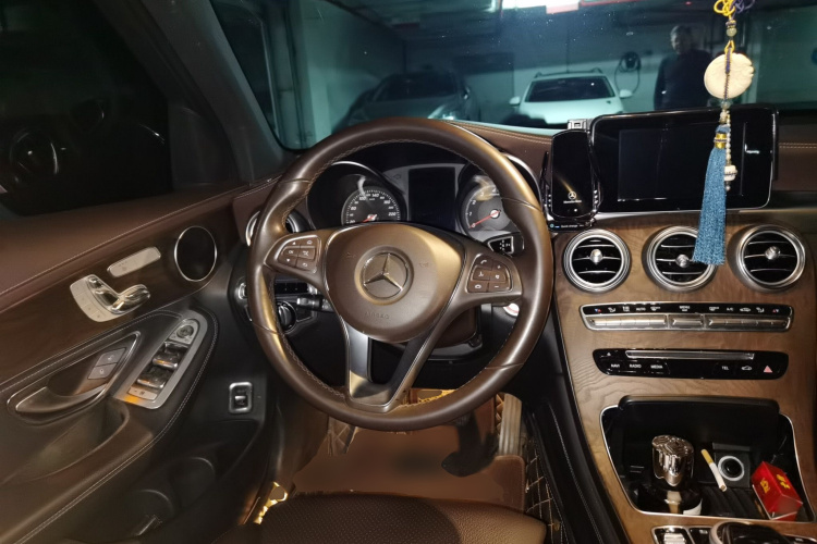 奔驰GLC 2016款 GLC 300 4MATIC 动感型中控内饰13