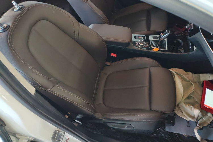 宝马1系 2021款 改款 120i M运动曜夜版局部细节41