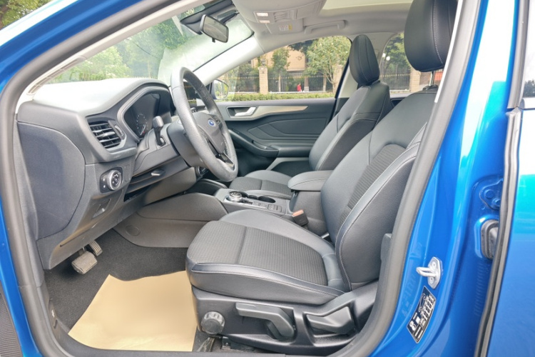 福特 福克斯 2020款 两厢 EcoBoost 180 自动锋潮型中控内饰7004