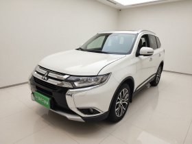 三菱 欧蓝德 2016款 2.4L 四驱豪华版 7座