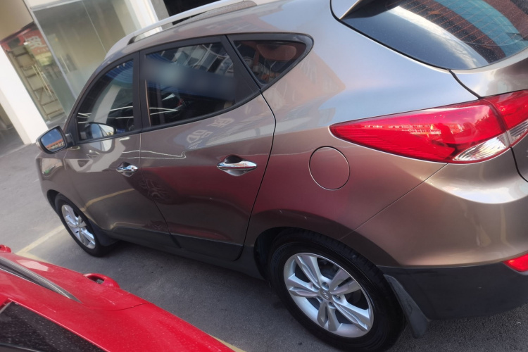 北京现代ix35 2012款 2.0L 自动两驱精英版GLS车身外观4