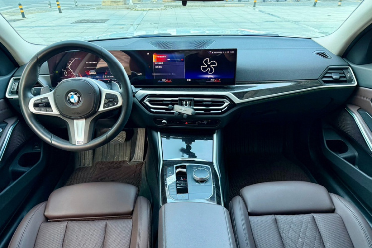 宝马3系 2023款 325Li M运动套装中控内饰7002