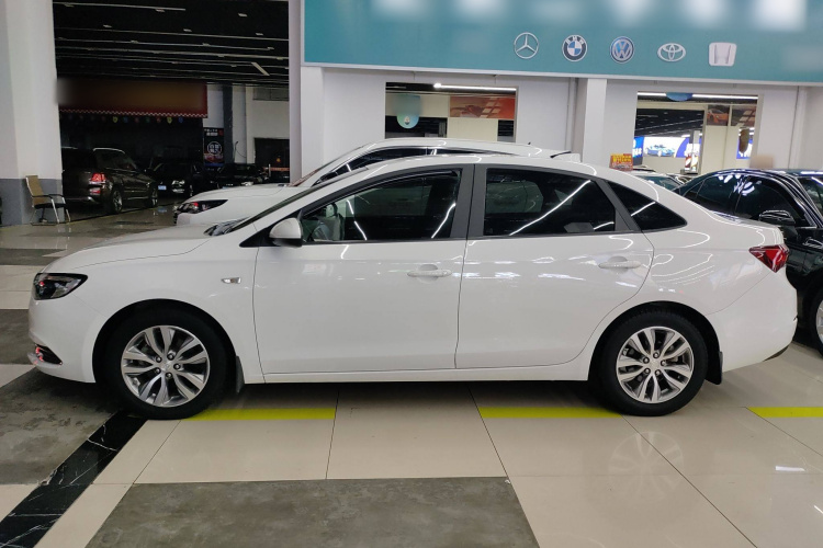 别克 英朗 2019款 18T 自动互联精英型 国VI车身外观4