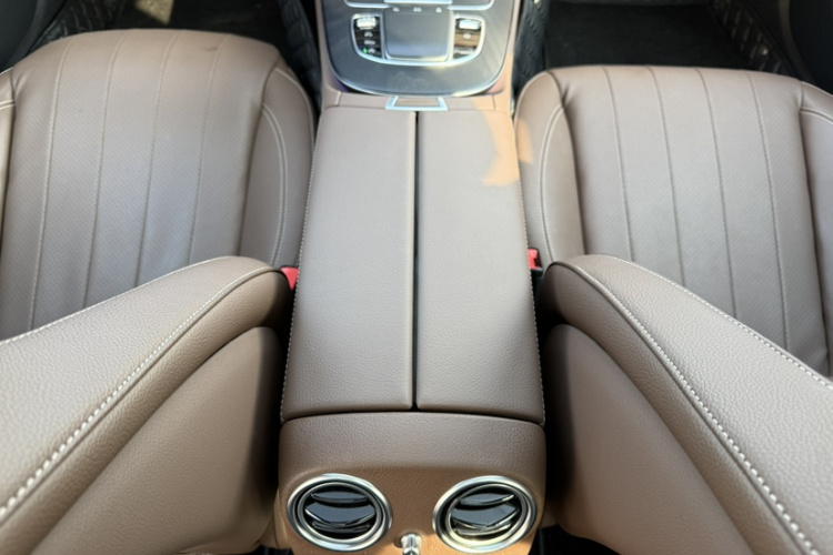 奔驰E级(进口) 2023款 E 300 时尚型运动版中控内饰7013