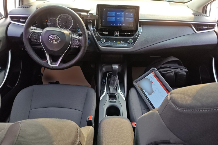 丰田 卡罗拉 2021款 双擎 1.8L E-CVT精英版中控内饰7002