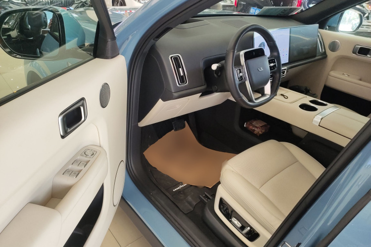 理想汽车 理想L9 2022款 Max中控内饰20