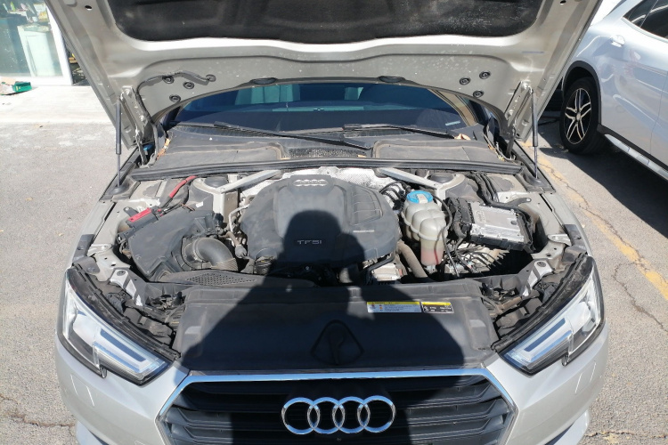 奥迪A4L 2017款 40 TFSI 时尚型机舱底盘24