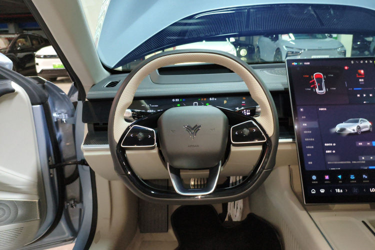 哪吒汽车 哪吒S猎装 2024款 增程300 标准版中控内饰13