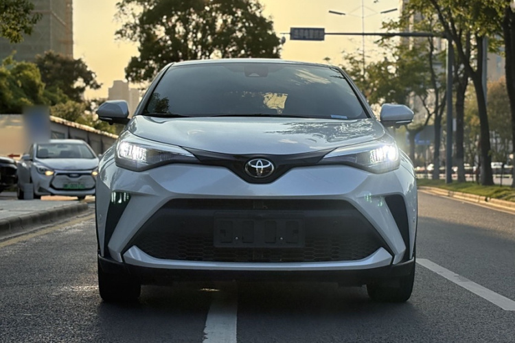 丰田C-HR 2022款 2.0L 舒适版车身外观6007