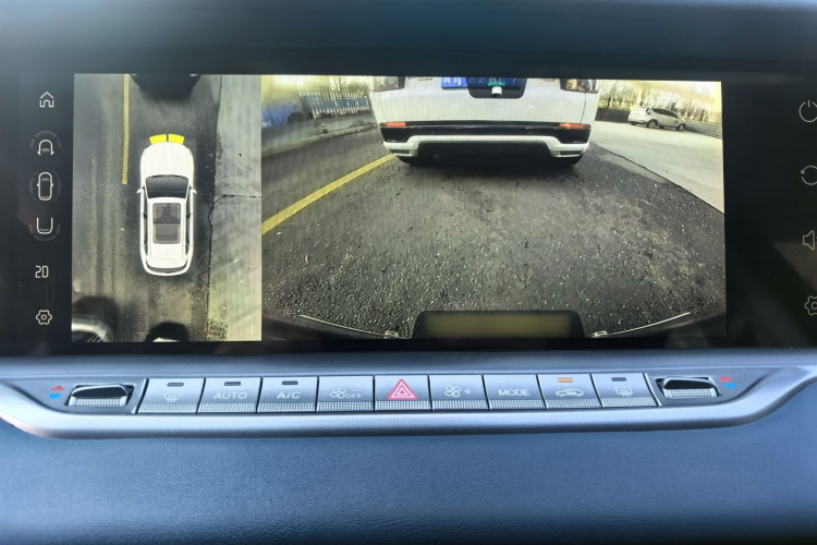 岚图汽车 岚图FREE 2021款 四驱标准增程专属豪华套装中控内饰7012