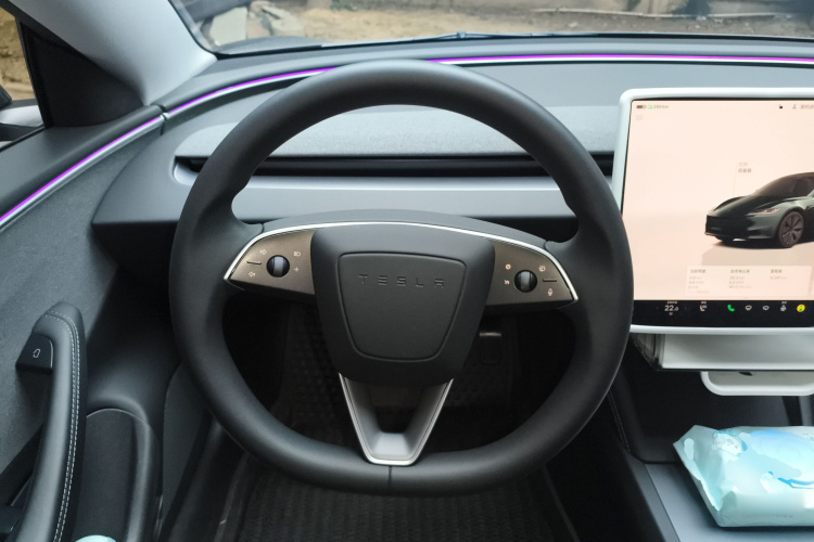 特斯拉 Model 3 2023款 后轮驱动版中控内饰13