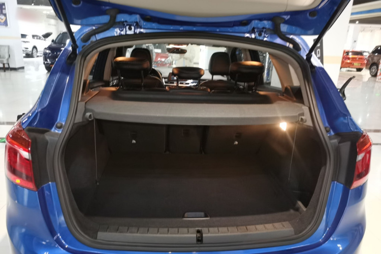 宝马2系旅行车 2018款 218i 时尚型局部细节23