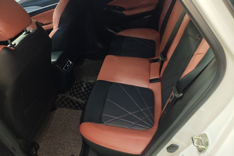 长安 逸动 2023款 畅享版 PLUS 蓝鲸NE 1.4T GDI DCT尊贵版中控内饰7004