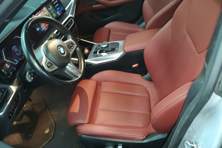 宝马4系 2023款 425i Gran Coupe M运动曜夜套装中控内饰19