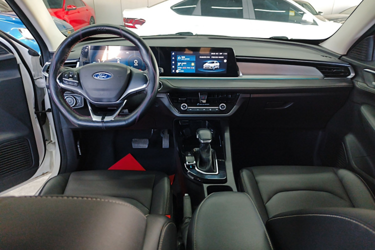 福特 福睿斯 2021款 1.5L 自动钻石版中控内饰7002