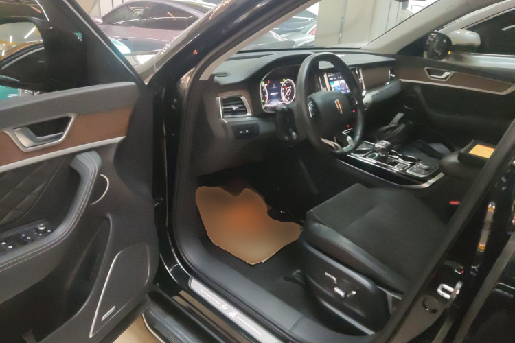 红旗HS7 2022款 2.0T DCT两驱智联旗享版 五座中控内饰7003