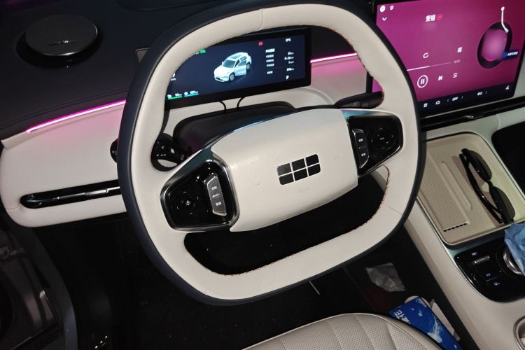 吉利银河 银河星舰7 EM-i 2025款 120km 探索+版中控内饰13