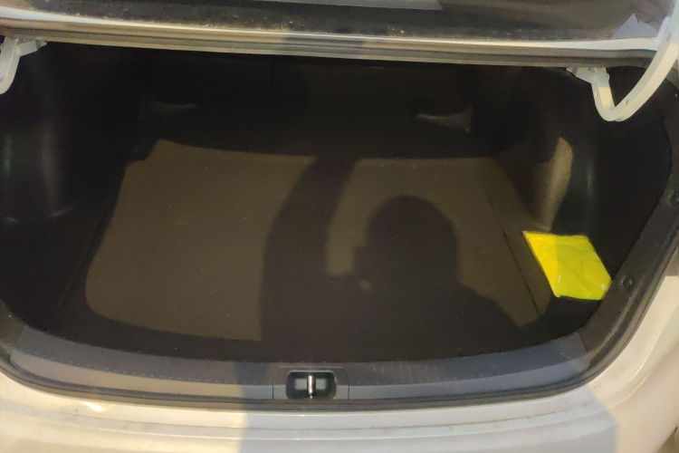 丰田 雷凌 2023款 智能电混双擎 1.8L 运动版中控内饰23