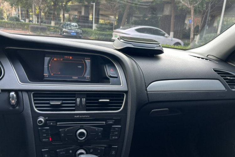 奥迪A4L 2013款 35 TFSI 自动标准型中控内饰7005