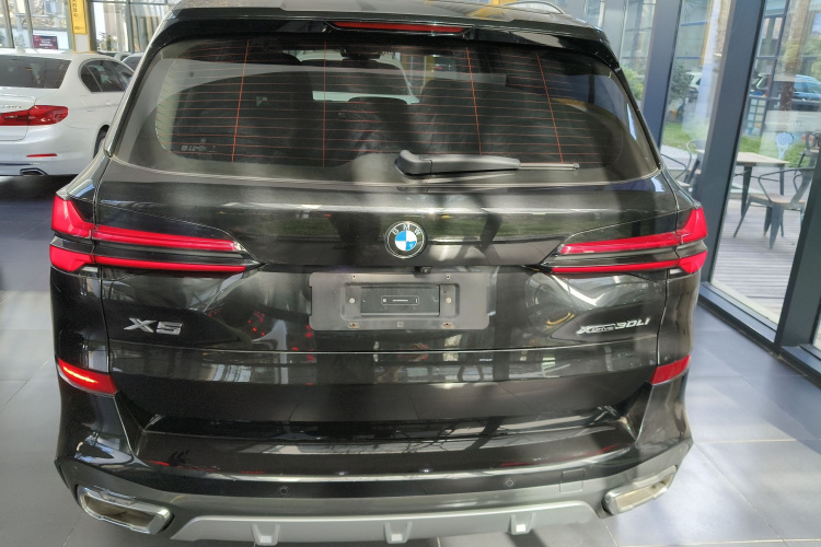 宝马X5 2023款 xDrive 30Li 尊享型M运动套装车身外观6