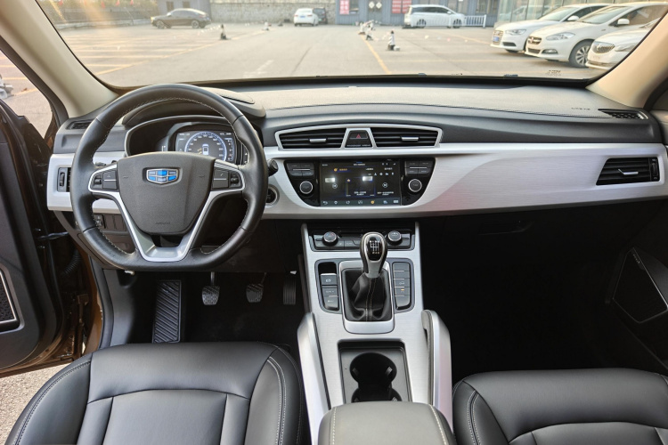 吉利汽车 博越 2016款 2.0L 手动智联型中控内饰12