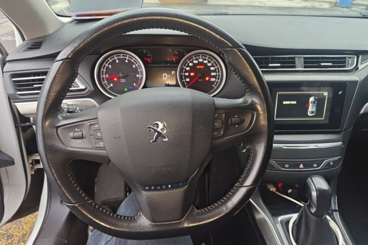 标致408 2014款 1.8L 自动豪华版中控内饰13