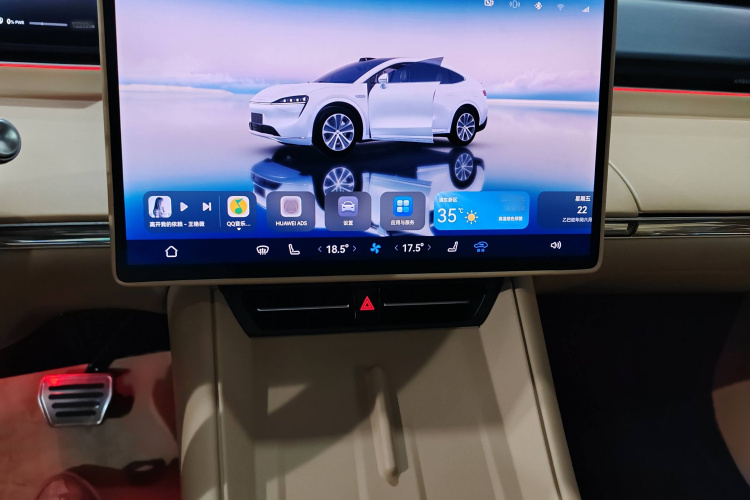 鸿蒙智行 智界R7 2024款 纯电 802km Max中控内饰7003