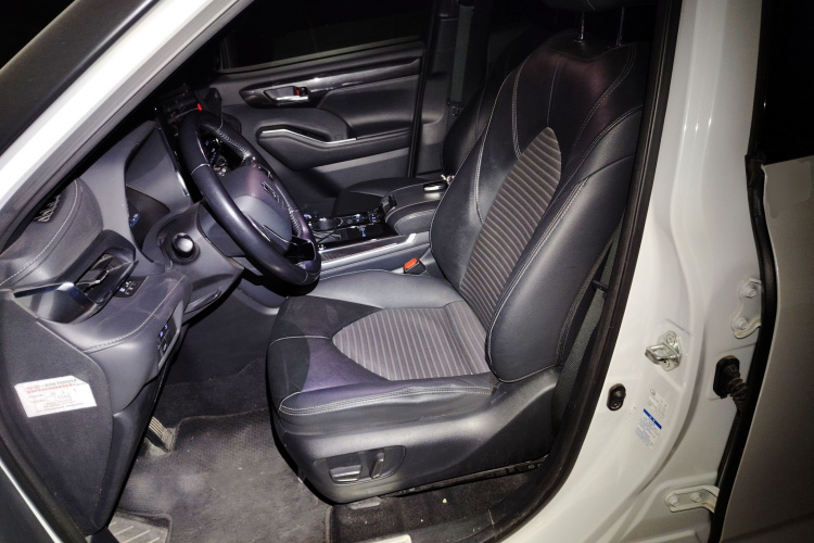 丰田 皇冠陆放 2021款 2.5L HEV四驱尊贵版中控内饰19