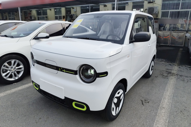 吉利银河 熊猫 2025款 210km 元气熊车身外观1