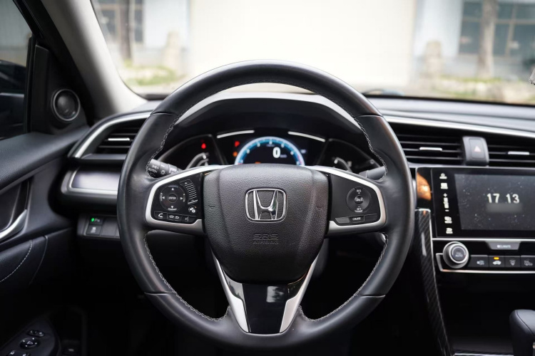 本田 思域 2016款 220TURBO CVT尊贵版中控内饰7014