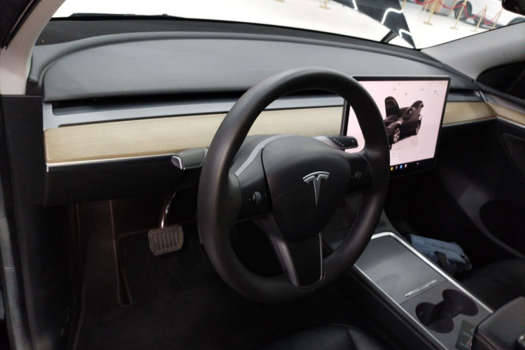 特斯拉 Model Y 2022款 改款 后轮驱动版中控内饰7002