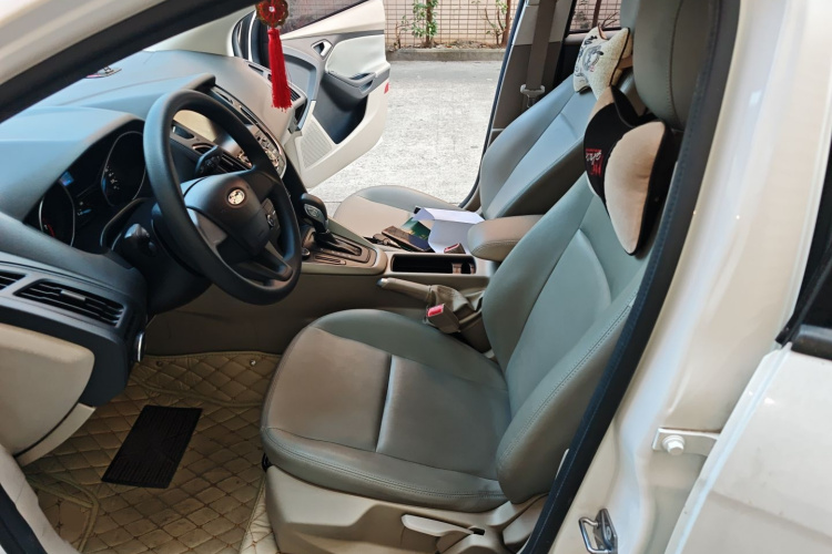 福特 福克斯 2018款 三厢经典 1.6L 自动舒适型智行版局部细节19