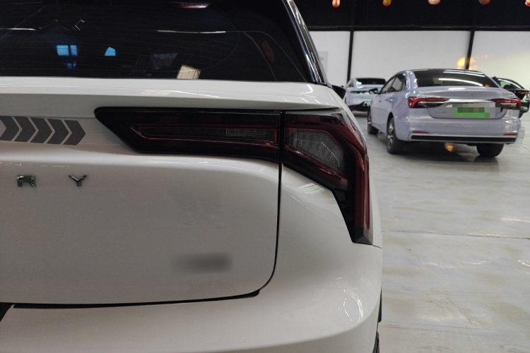 吉利几何 几何E 2022款 320KM 乖巧虎 5座车身外观9