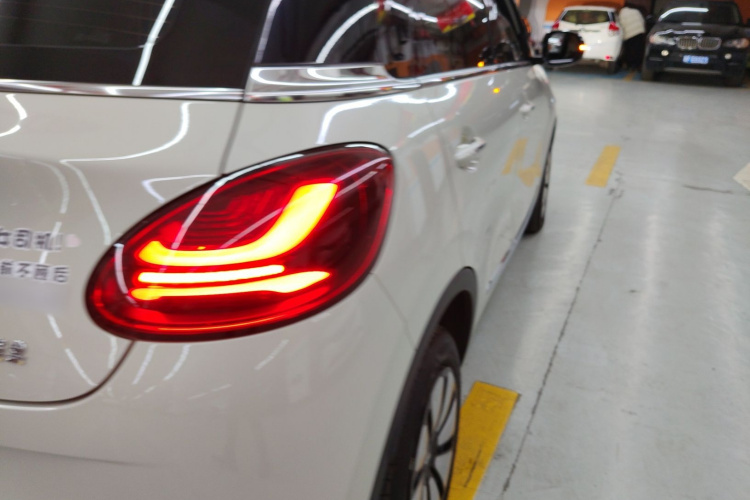 五菱汽车 五菱缤果 2024款 333km 灵犀互联款车身外观9