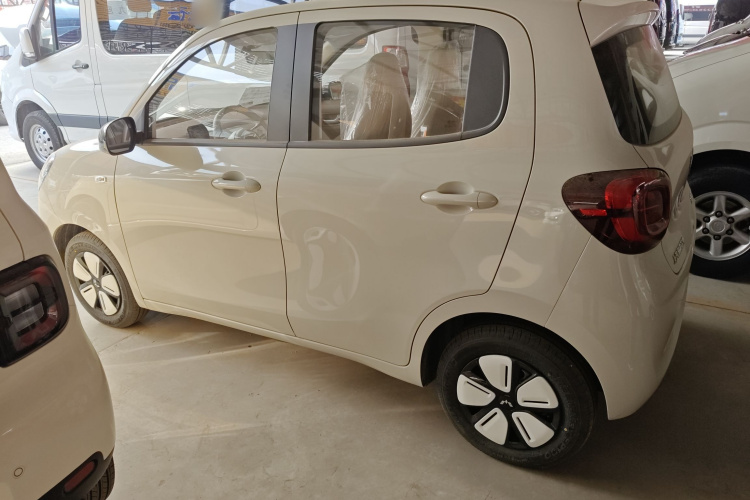 五菱汽车 宏光MINIEV 2025款 四门版 进阶款车身外观4