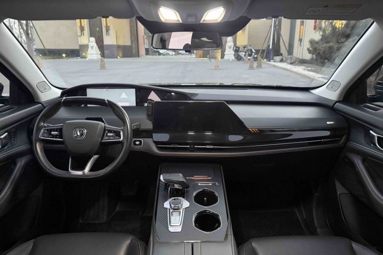 长安UNI-K 2021款 2.0T 全轮驱动尊贵型中控内饰7002