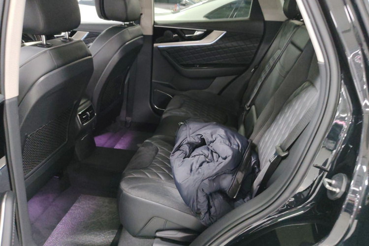 红旗HS5 2019款 2.0T 智联旗享四驱版中控内饰21