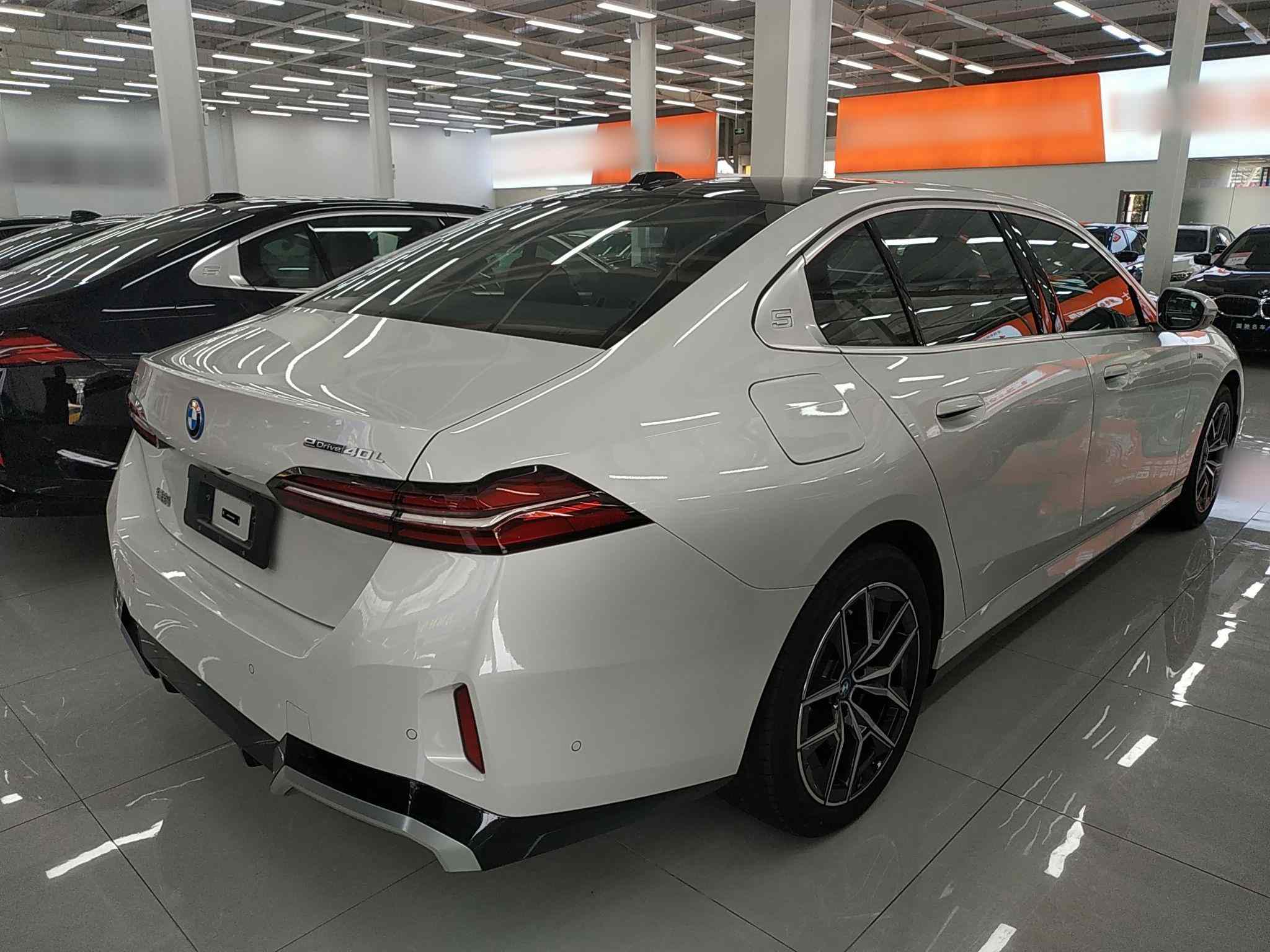 宝马i5 2025款 eDrive 40L M运动套装(4)