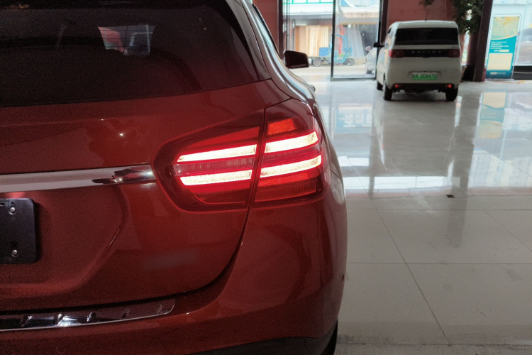 奔驰GLA 2017款 GLA 200 时尚型车身外观9