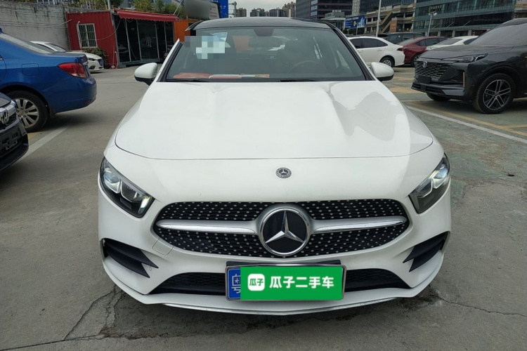 奔驰A级 2019款 A 200 L 运动轿车车身外观2
