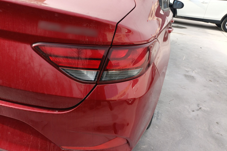 现代 悦动 2017款 1.6L 手动悦目版GL车身外观9