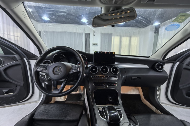 奔驰C级 2017款 改款 C 180 L 时尚型运动版中控内饰7005