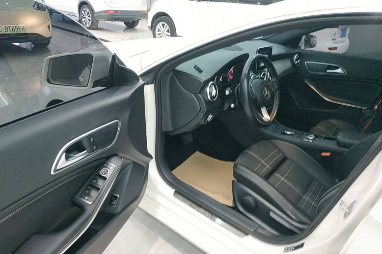 奔驰CLA 2016款 CLA 200 动感型中控内饰20