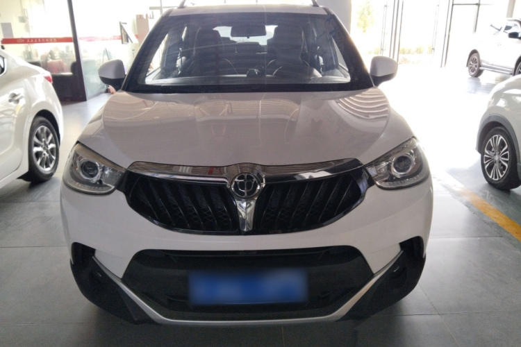 中华V3 2015款 1.5L 手动智能型车身外观2